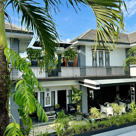 Villa Rumah Putih Abu Abu เซงกีกี ภายนอก รูปภาพ
