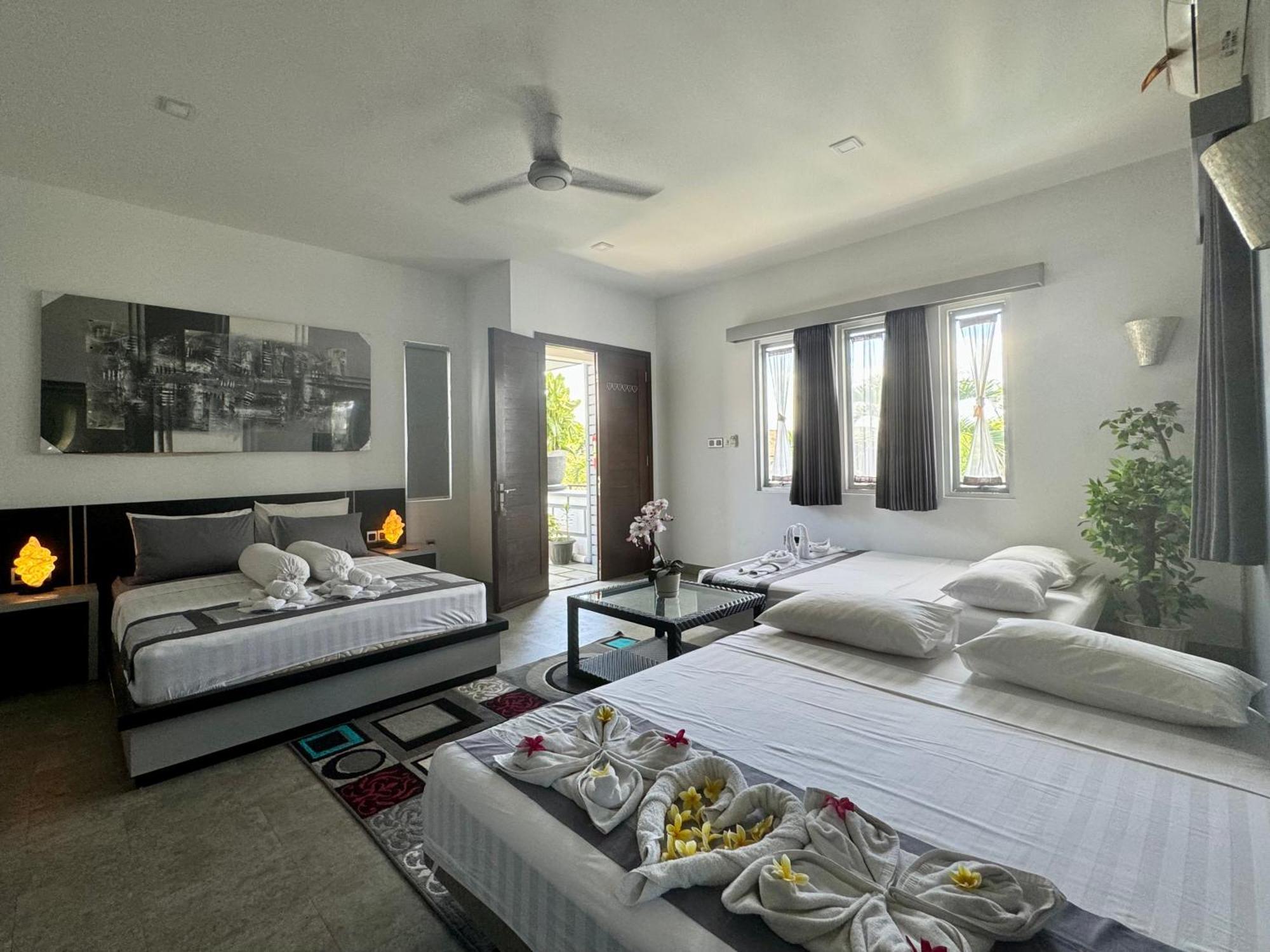 Villa Rumah Putih Abu Abu เซงกีกี ภายนอก รูปภาพ