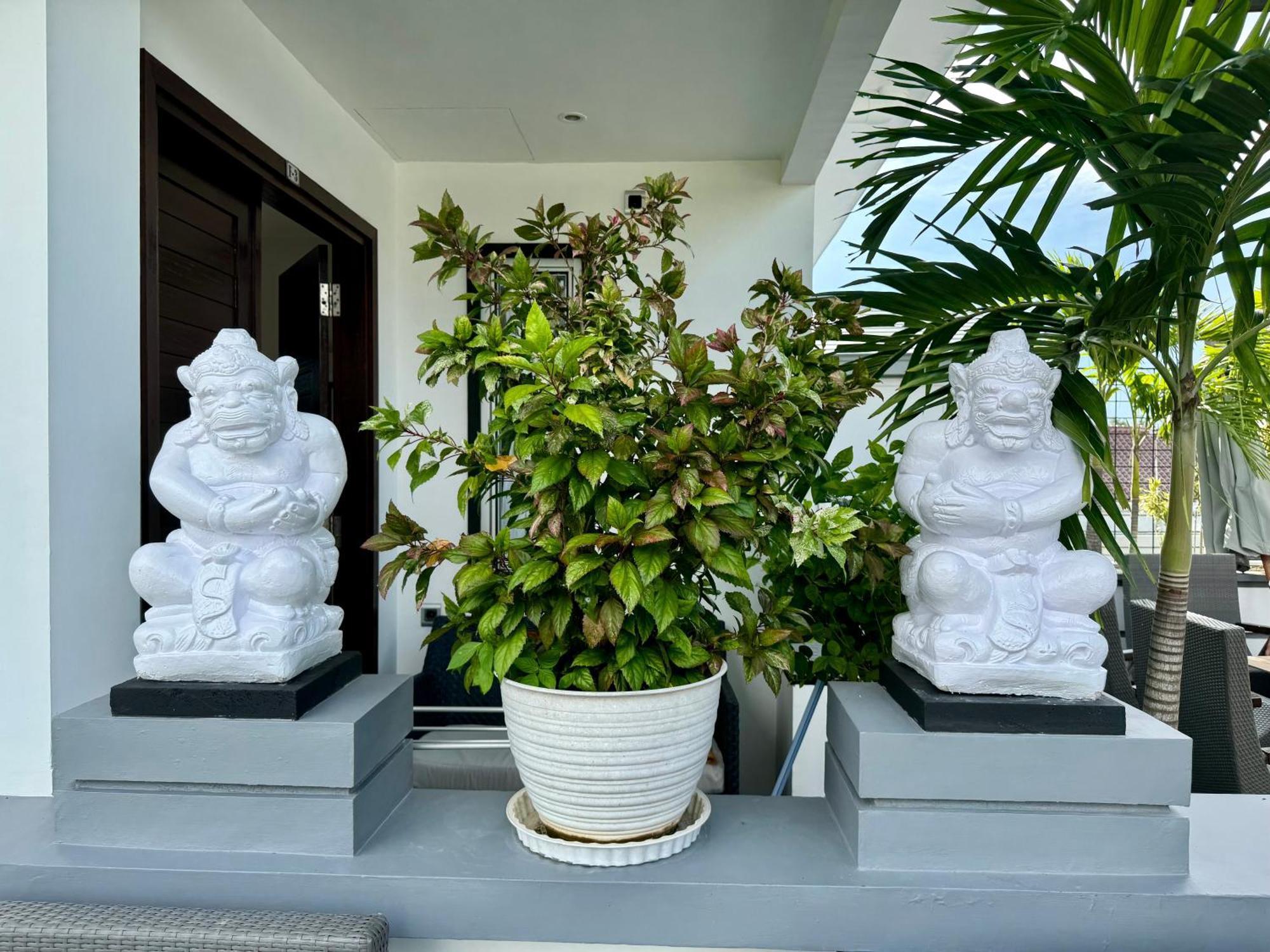 Villa Rumah Putih Abu Abu เซงกีกี ภายนอก รูปภาพ