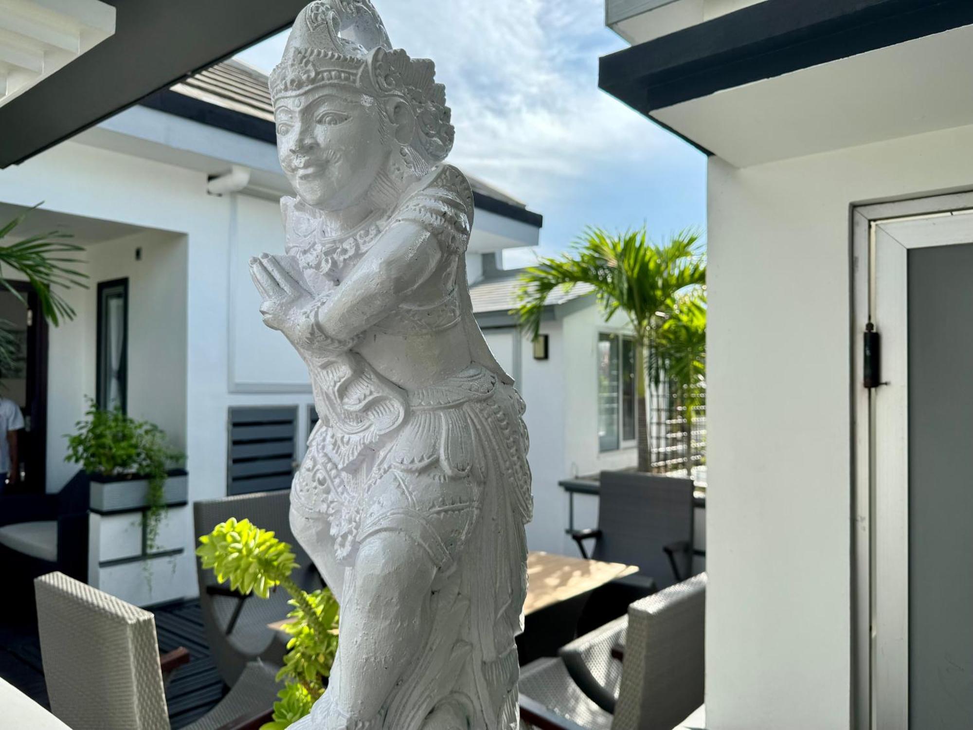 Villa Rumah Putih Abu Abu เซงกีกี ภายนอก รูปภาพ