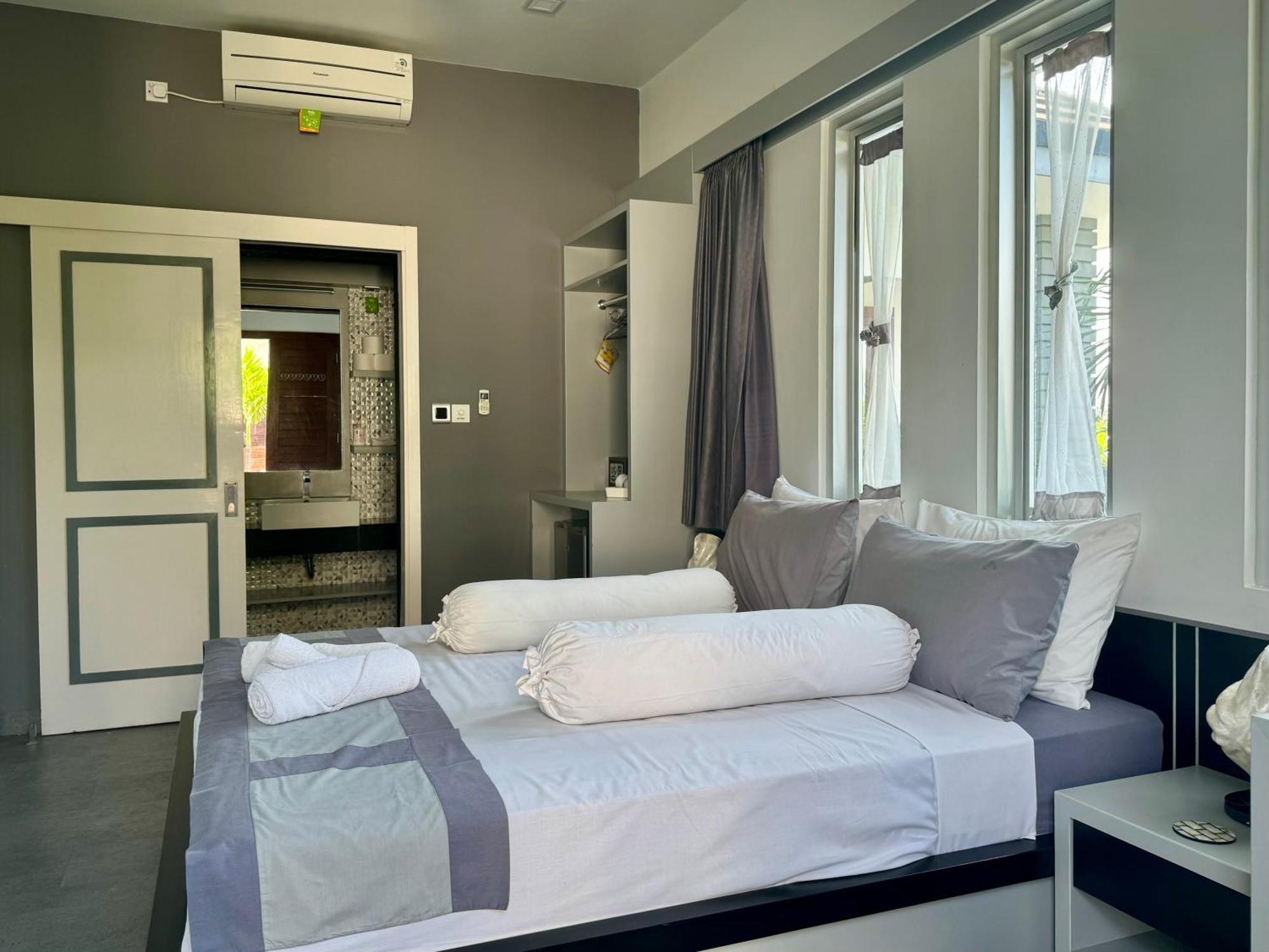 Villa Rumah Putih Abu Abu เซงกีกี ภายนอก รูปภาพ