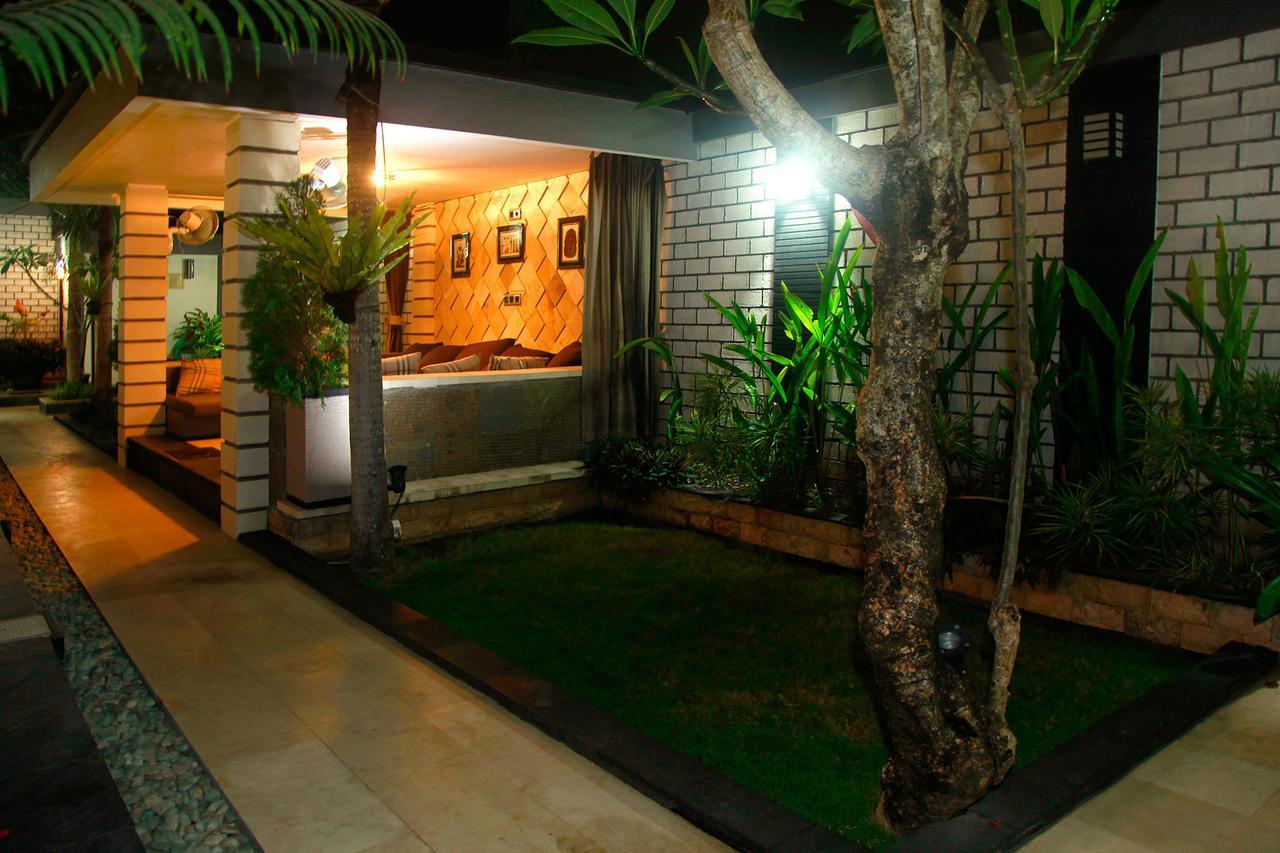 Villa Rumah Putih Abu Abu เซงกีกี ภายนอก รูปภาพ